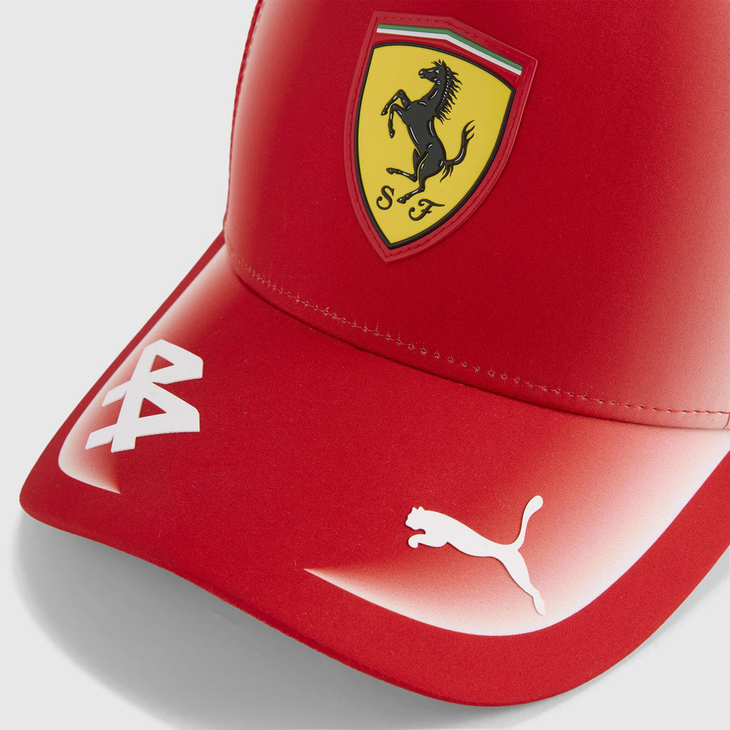 Gorra Trucker Lewis Hamilton Scuderia Ferrari HP 2026 Roja