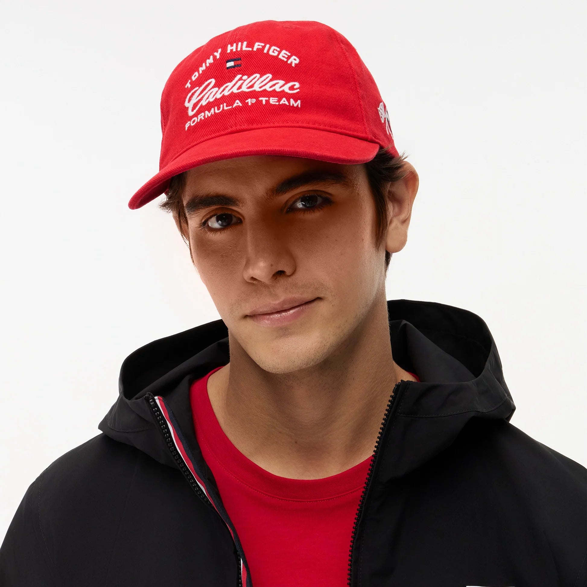 Gorra Tommy Hilfiger x Cadillac F1 Varsity Roja 2026 | Oficial