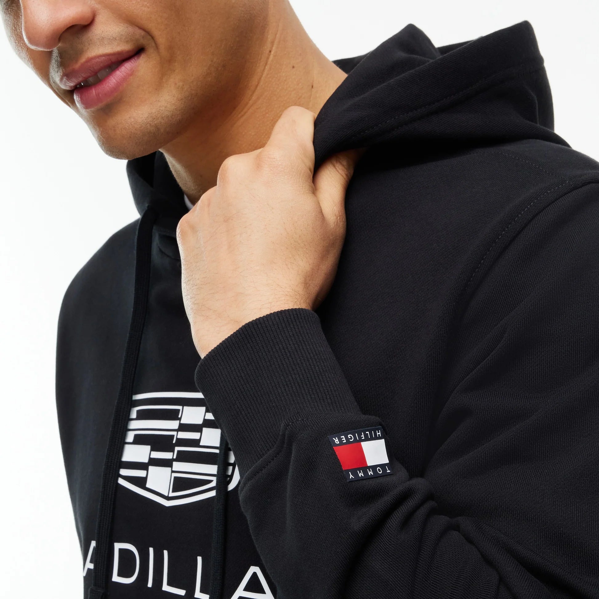 Hoodie Tommy x Cadillac F1 Team Shield Negro