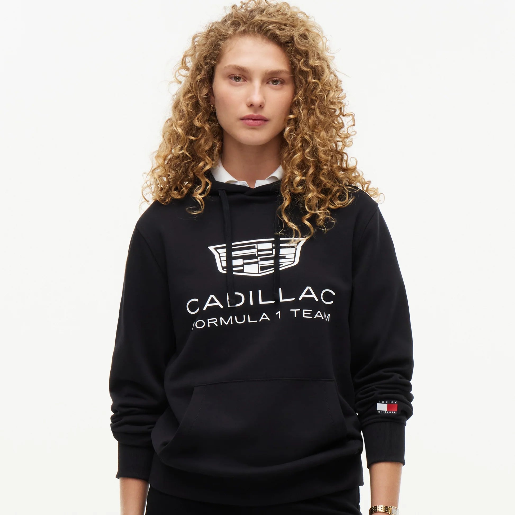 Hoodie Tommy x Cadillac F1 Team Shield Negro