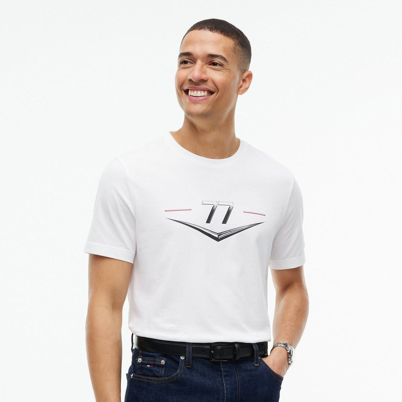 Playera Tommy x Cadillac F1 Team Driver Chevron Blanca