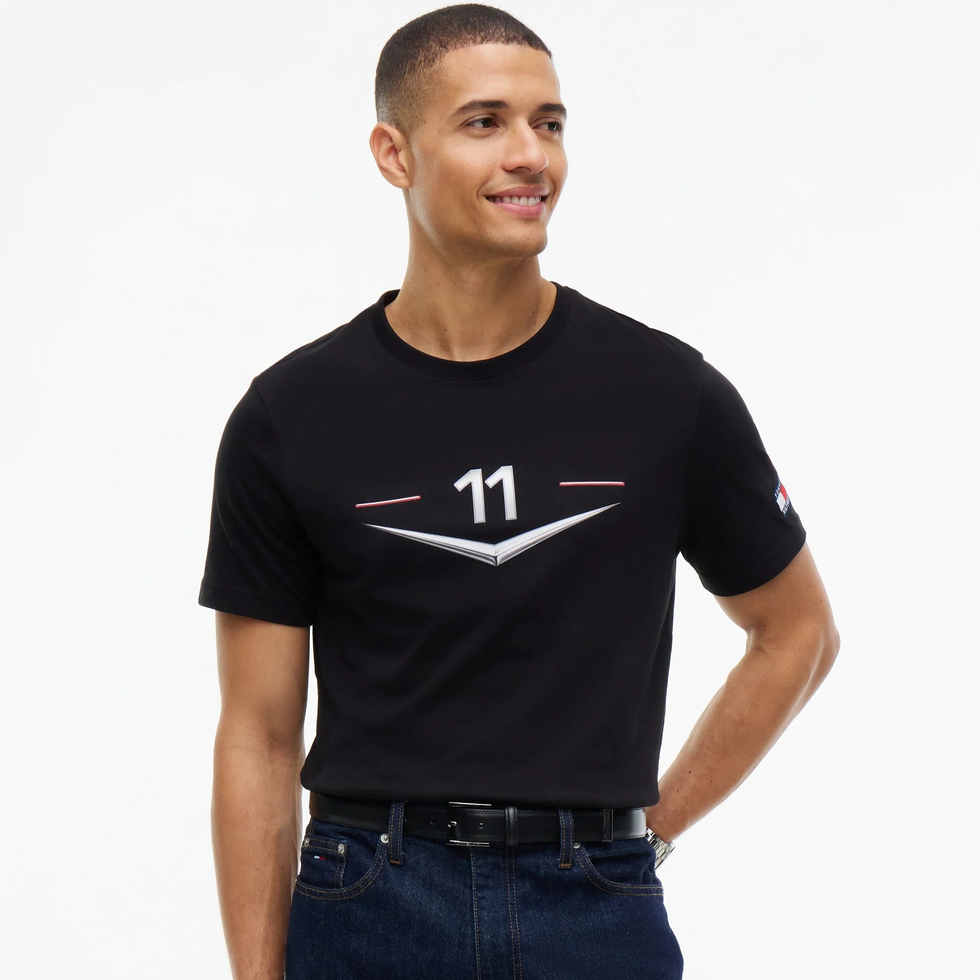 Playera Tommy x Cadillac F1 Team Driver Chevron Negra